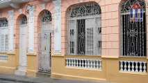 El "Hostal Amanecer" en Santiago de Cuba - vista desde la calle