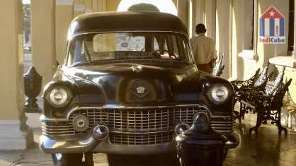Colon Friedhof - Bestattungsauto Cadillac Oldtimer