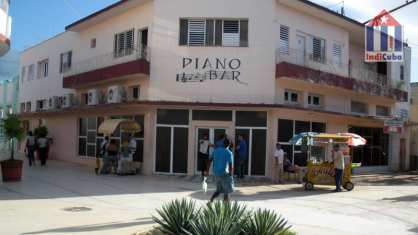 Piano Bar in Las Tunas