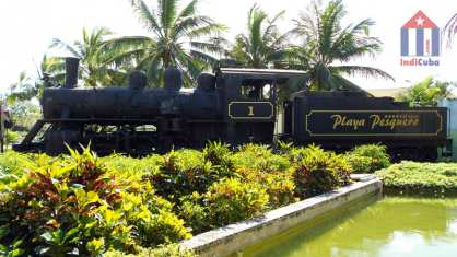 Hotelanlage "Playa Pesquero" mit altem Zug