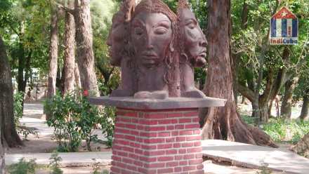 Escultura en un parque de Las Tunas - Ciudad de las Esculturas