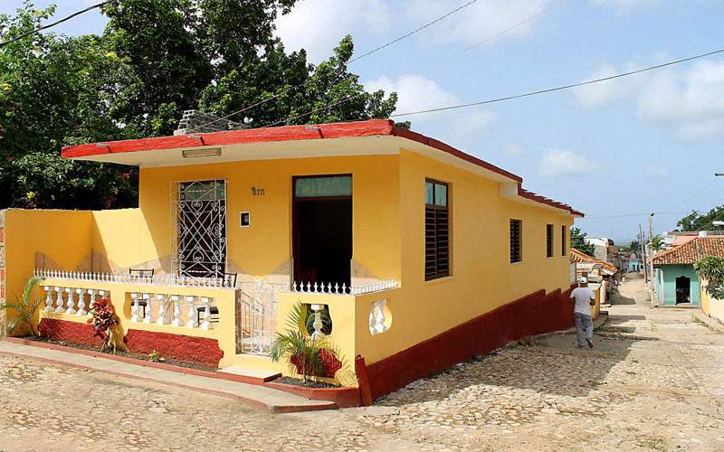 Ein modernes Haus, das trotzdem im historischen Stadtzentrum von Trinidad liegt