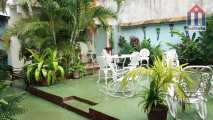 The green patio is the heart of the Hostal Hostal CasaMessi
