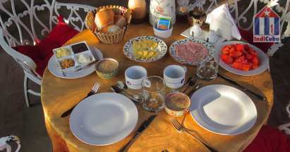 Gedeckter Frühstückstisch im "Casa do Sergio" in Trinidad Casilda