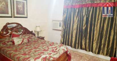Hay 2 cuartos en la "Casa Yanet" - cada uno tiene una cama matrimonial - 2 pax.