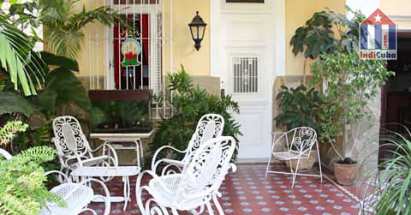 La bonita terraza de este hostal en La Habana Vedado