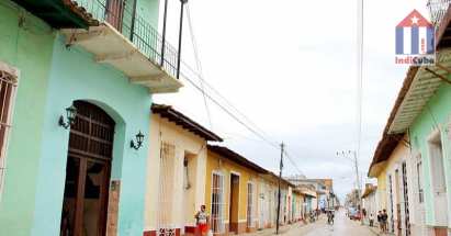 La calle Gutiérrez pasa por la parada de Viazul, muy céntrica.