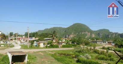 Vista desde la casa hacia las típicas montañas de Mogote