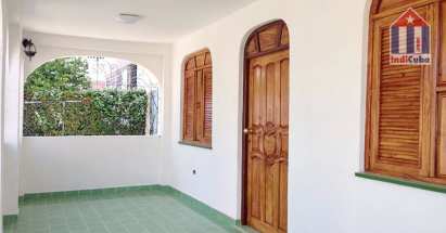 Entrada al Hostal Villa Gerona