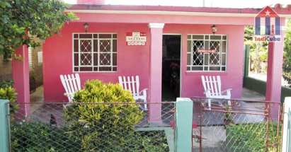 Una bonita casa con terraza y patio en Viñales Cuba