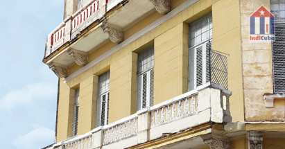 La habitación en alquiler dispone de un balcón privado