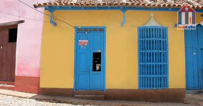 Entrada al "Hostal Los Relojes" en la calle Santa Ana en Trinidad Cuba