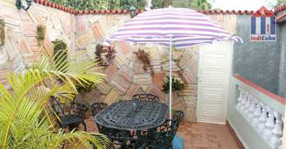 La terraza privada para los clientes - sólo hay una habitación en esta casa