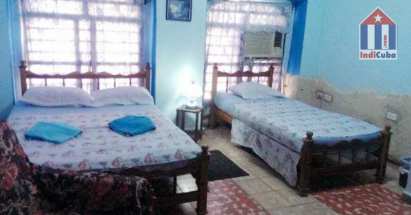 La habitación tiene 2 camas para hasta 3 personas: 1 cama doble + 1 cama individual