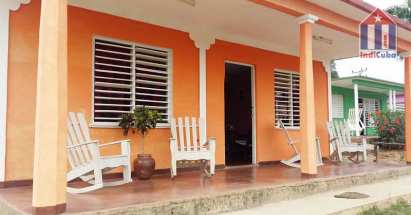 La terraza cubierta en la zona de entrada de la Casa Particular