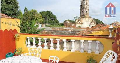 Romántica vista desde la terraza en la azotea de esta casa particular Trinidad