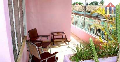Este balcón pertenece al hostal en el que se puede tomar un respiro y relajarse
