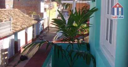 Una de las habitaciones tiene un pequeño balcón con vista a la Sierra del Escambray
