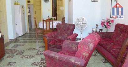 La sala de estar de la casa es compartida.