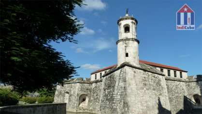 Alte spanische Festung mit dem Wahrzeichen "Giraldilla"