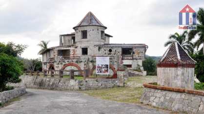 Tourist attraction Soroa "Castillo de las Nubes"