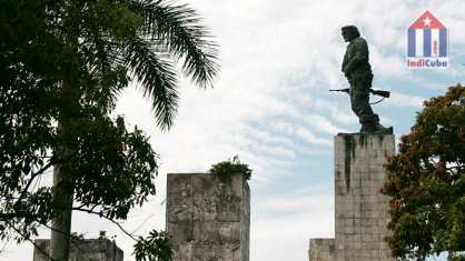 Che Guevara monument in the evening - Santa Clara