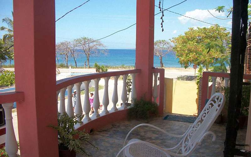 Von der Terrasse aus haben Sie Blick den auf das karibische Meer vor Trinidad