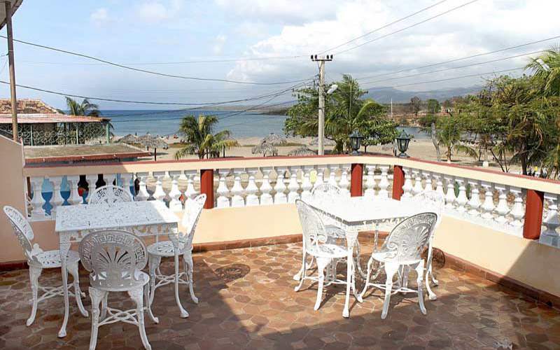 Traumhafte Blicke von der Terrasse zum Strand und zum Meer - Badeurlaub Kuba